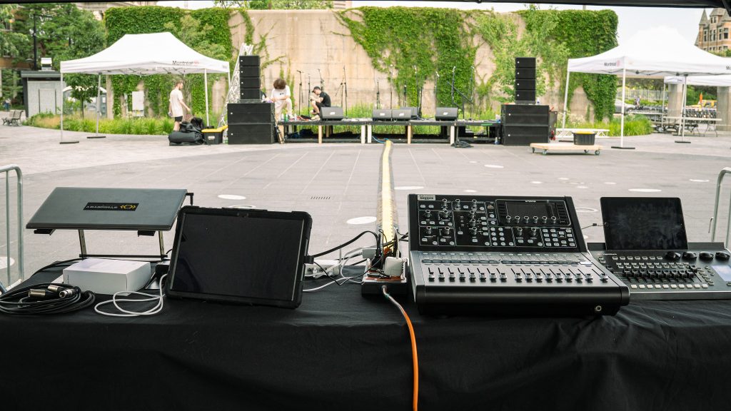 Console Midas M32R installée en régie à l’Union Française de Montréal