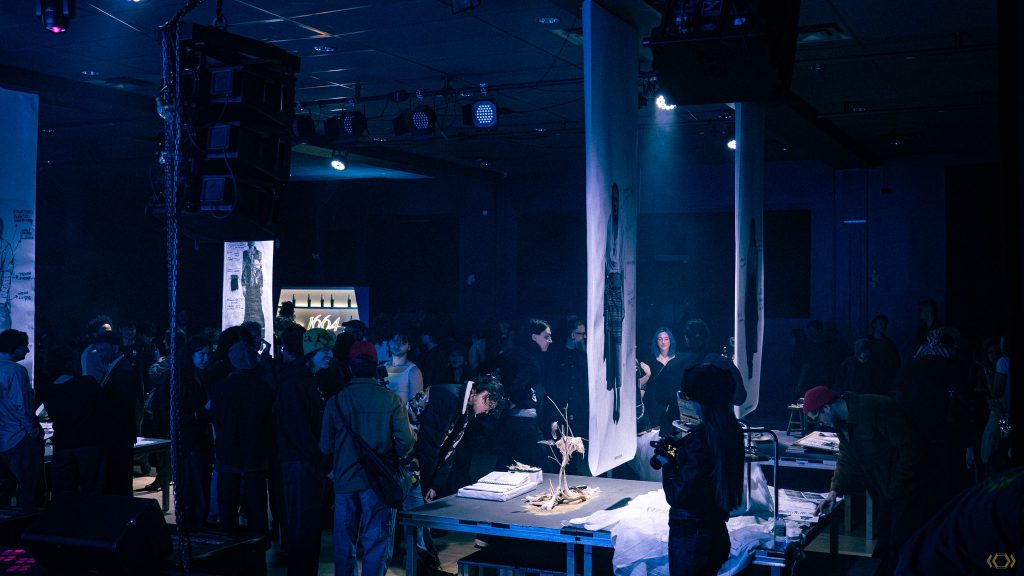 Éclairage scénique soirée Lignes de Fuite 1088 Rue Clark Montréal décembre 2025