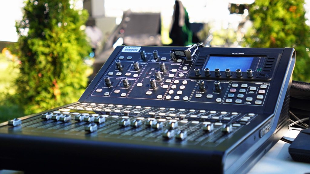 Console Midas pour le groupe live d’un mariage à Châteauguay