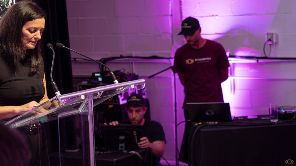 Allocution au lutrin, technicien son Symmetry en régie