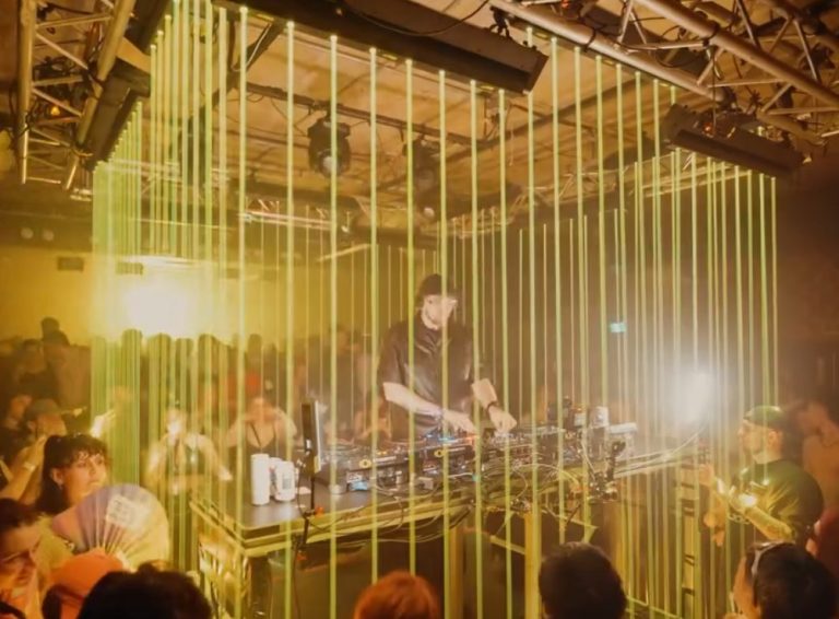 This is house : VORTEK’S en Laser Cage